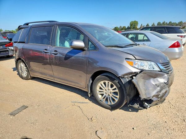 2017 TOYOTA SIENNA