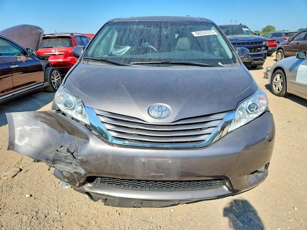 2017 TOYOTA SIENNA