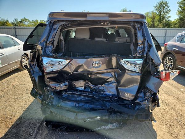 2017 TOYOTA SIENNA