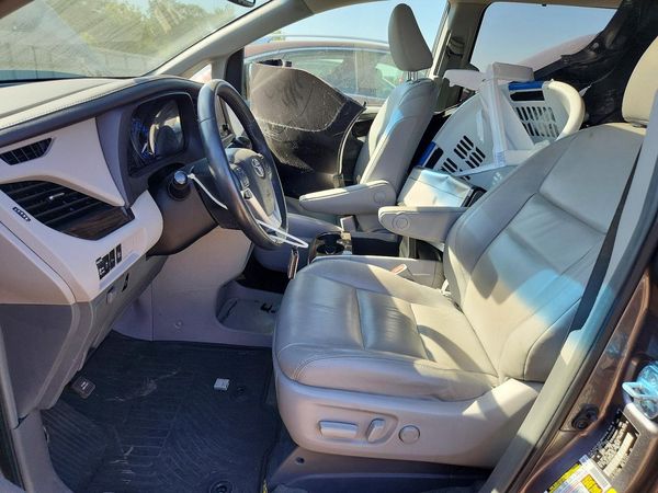 2017 TOYOTA SIENNA