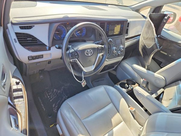 2017 TOYOTA SIENNA