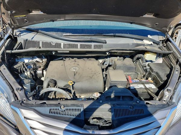 2017 TOYOTA SIENNA
