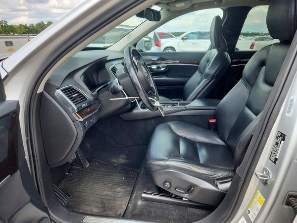 2019 VOLVO XC90