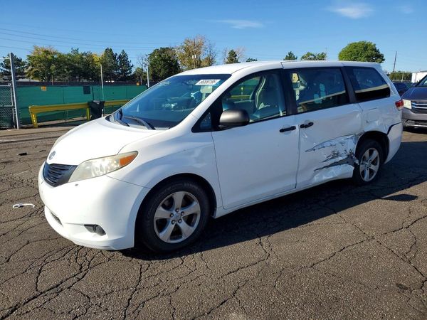 2012 TOYOTA SIENNA
