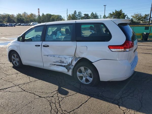 2012 TOYOTA SIENNA