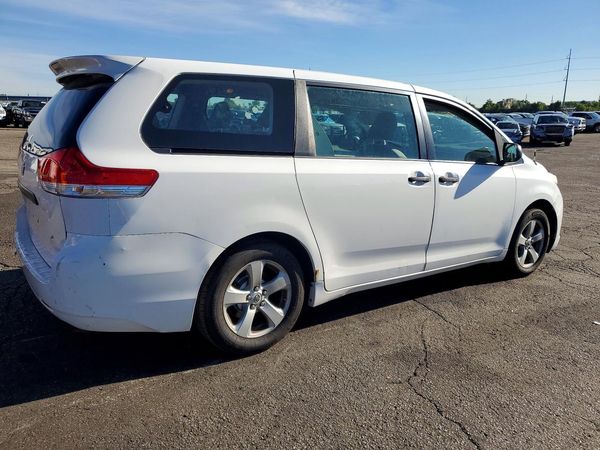 2012 TOYOTA SIENNA