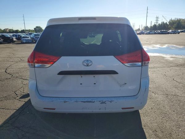 2012 TOYOTA SIENNA