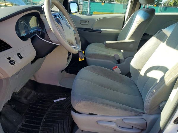 2012 TOYOTA SIENNA