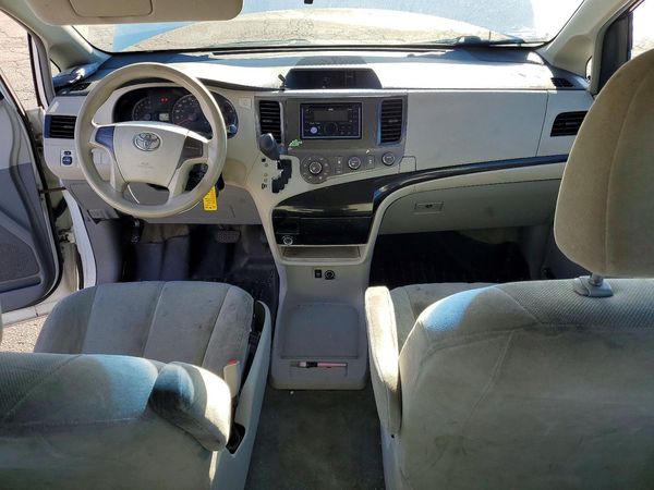2012 TOYOTA SIENNA