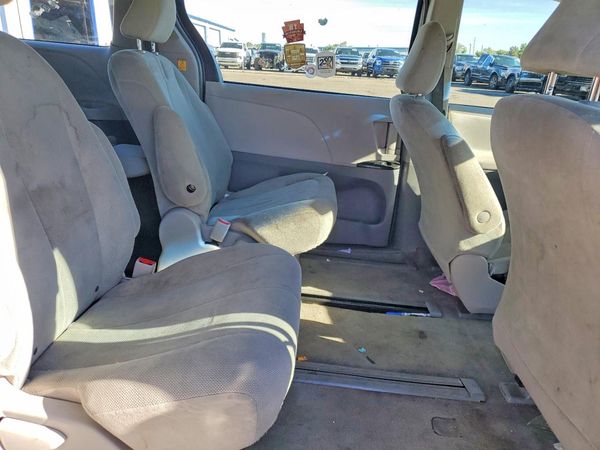 2012 TOYOTA SIENNA