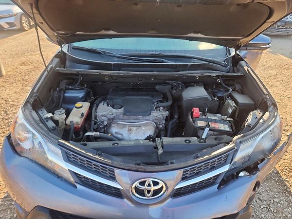 2014 TOYOTA RAV4 High — Engine bay
