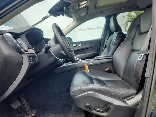2022 VOLVO XC60
