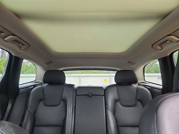 2022 VOLVO XC60