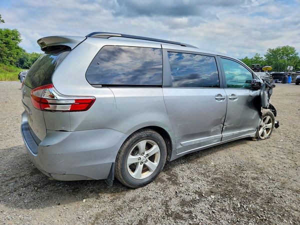 2017 TOYOTA SIENNA
