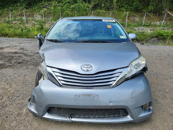 2017 TOYOTA SIENNA