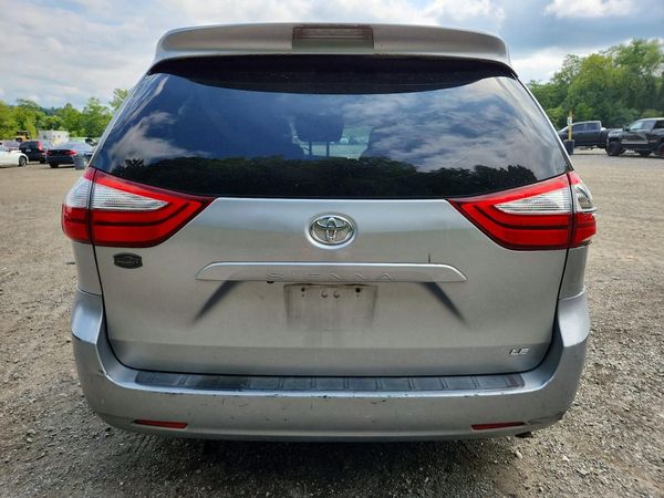 2017 TOYOTA SIENNA