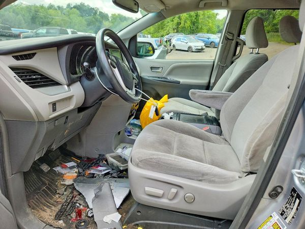 2017 TOYOTA SIENNA