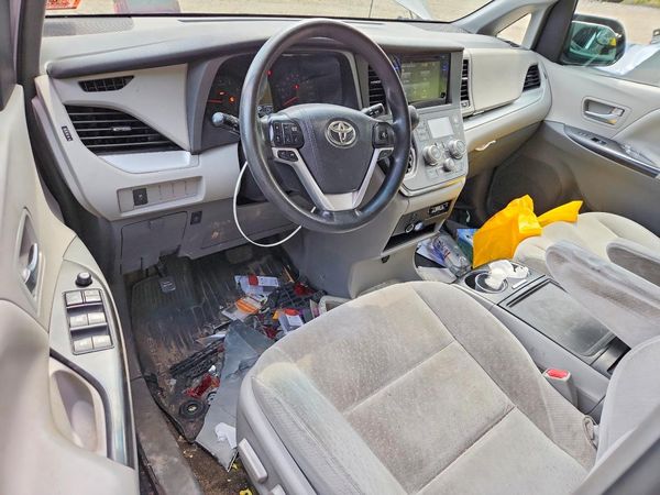 2017 TOYOTA SIENNA