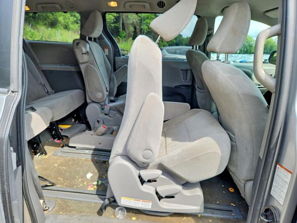 2017 TOYOTA SIENNA