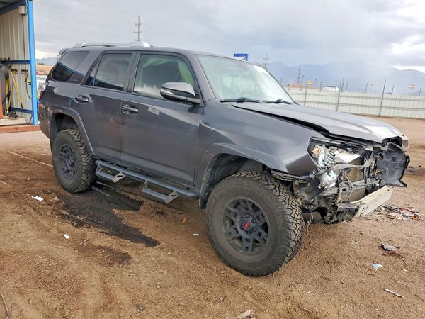 2018 TOYOTA 4RUNNER — Passenger 3/4