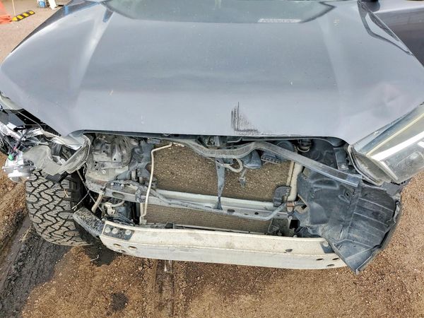 2018 TOYOTA 4RUNNER — Engine bay