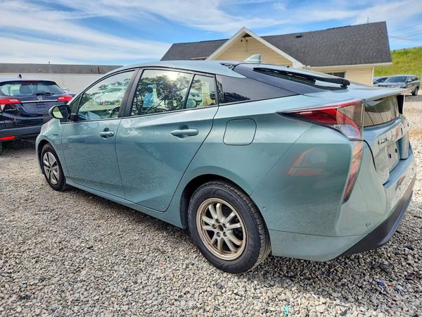 2017 TOYOTA PRIUS
