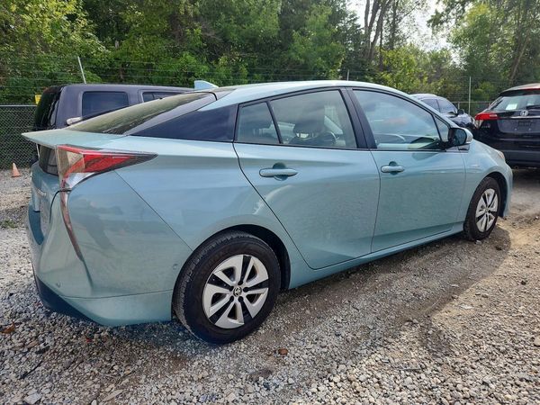 2017 TOYOTA PRIUS