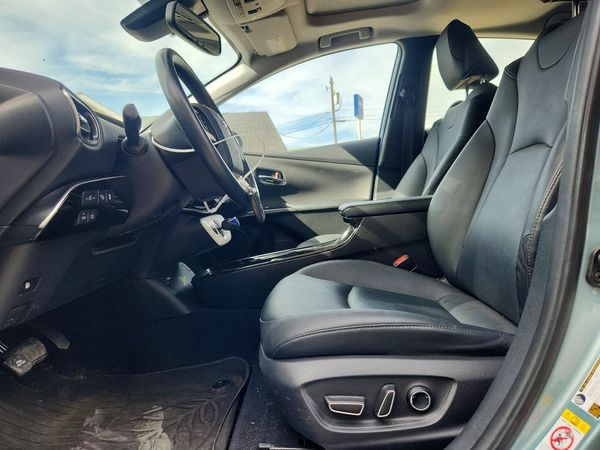 2017 TOYOTA PRIUS