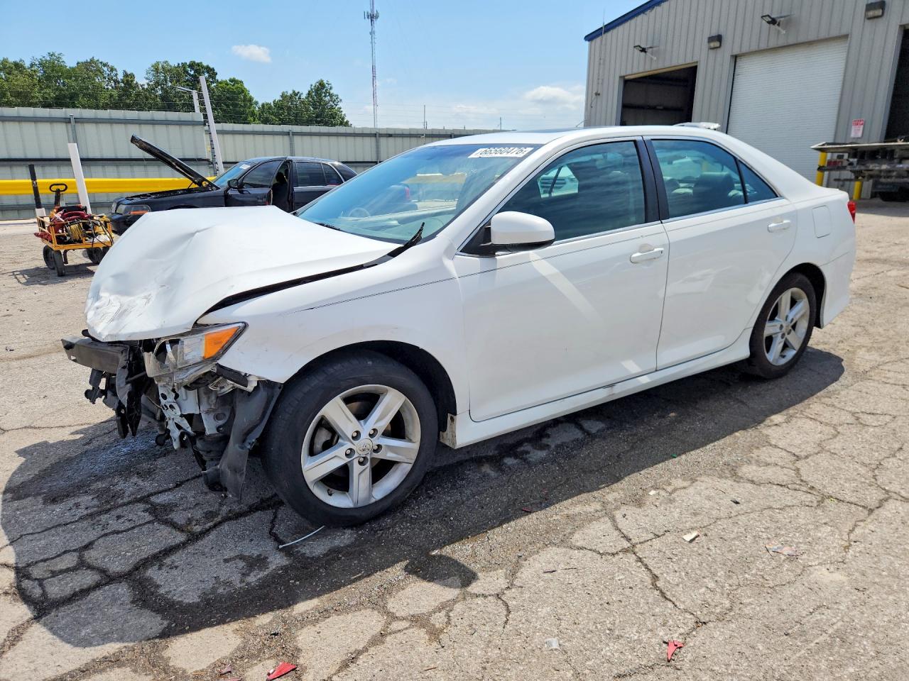 2012 TOYOTA CAMRY — Front 3/4