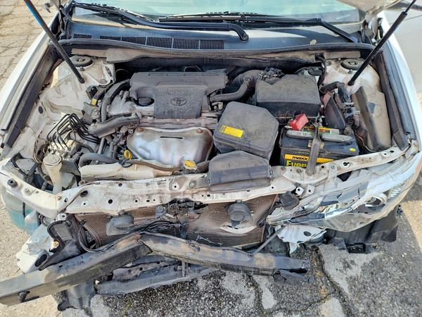 2012 TOYOTA CAMRY — Engine bay