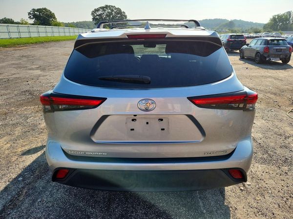 2022 TOYOTA HIGHLANDER