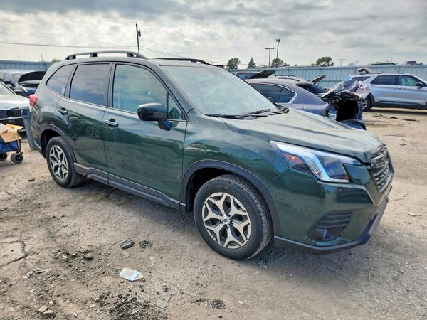 2024 SUBARU FORESTER Premium