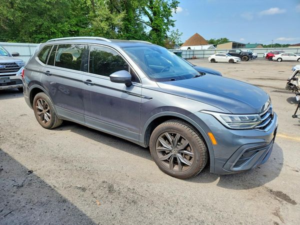 2022 VOLKSWAGEN TIGUAN 4Motion SE
