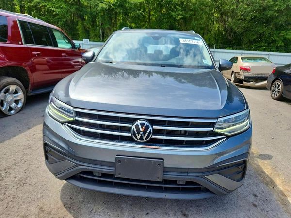 2022 VOLKSWAGEN TIGUAN 4Motion SE