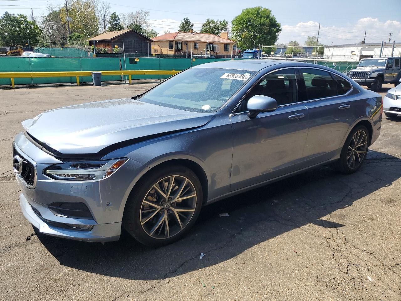 2017 VOLVO S90 Momentum