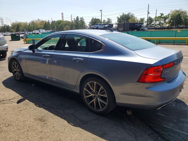 2017 VOLVO S90 Momentum