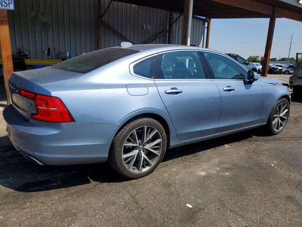 2017 VOLVO S90 Momentum