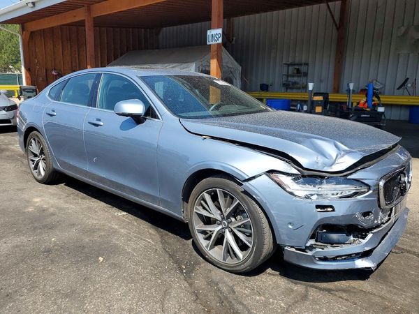 2017 VOLVO S90 Momentum