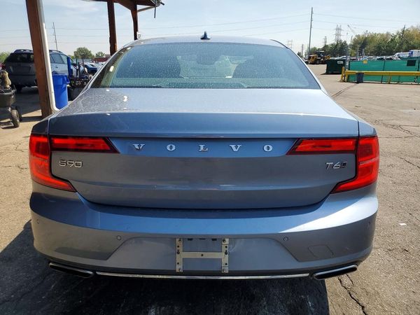 2017 VOLVO S90 Momentum