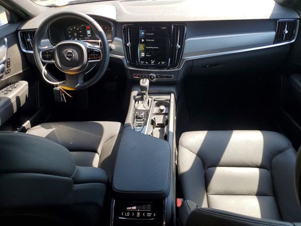 2017 VOLVO S90 Momentum