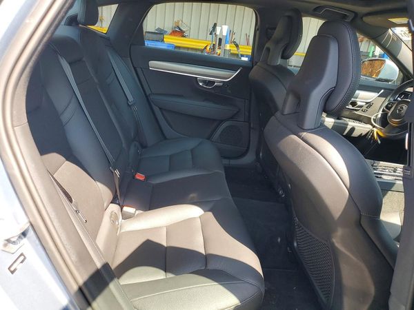 2017 VOLVO S90 Momentum