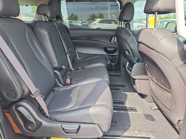2025 KIA CARNIVAL