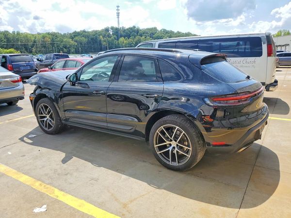 2025 PORSCHE MACAN