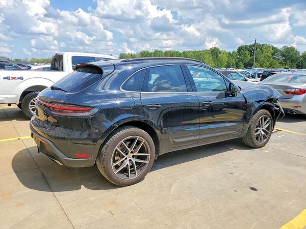 2025 PORSCHE MACAN