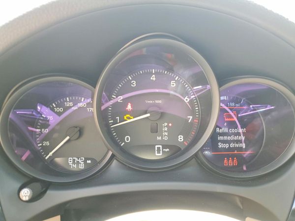2025 PORSCHE MACAN