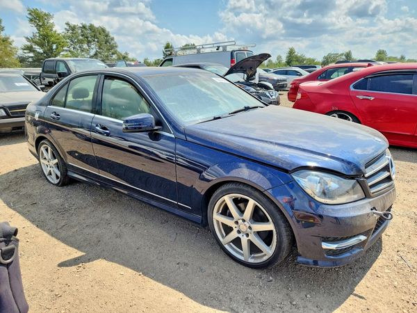 2014 MERCEDES-BENZ C-CLASS C250 — Passenger 3/4