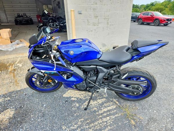 2025 YAMAHA YZFR7