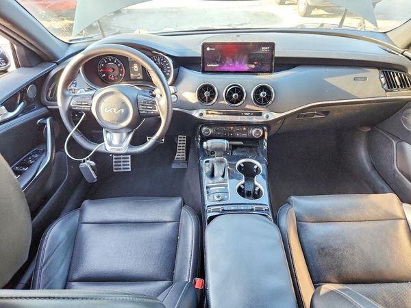 2022 KIA STINGER