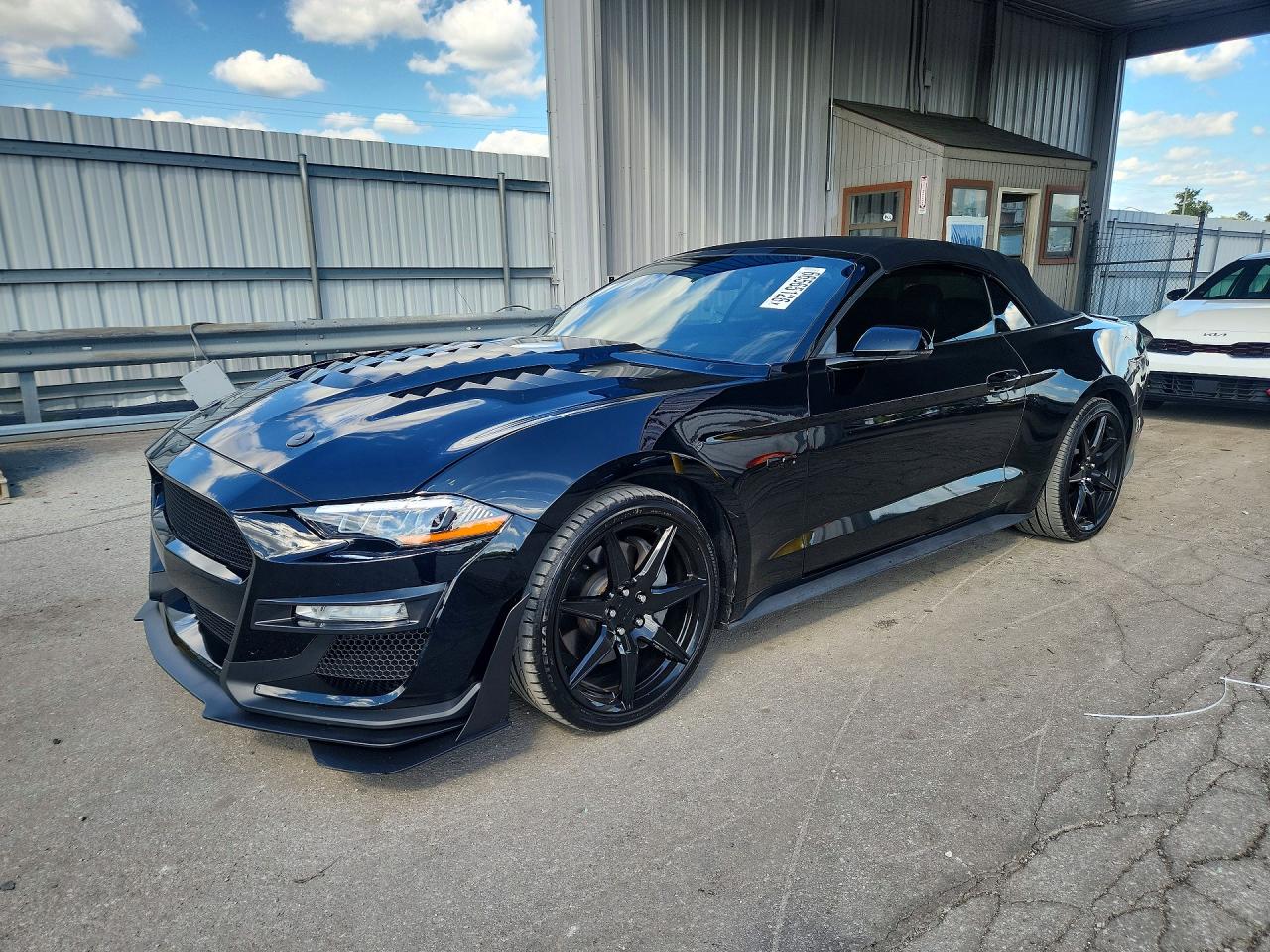 2020 FORD MUSTANG GT Convertible — Front 3/4