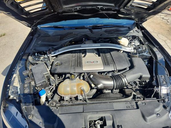 2020 FORD MUSTANG GT Convertible — Engine bay